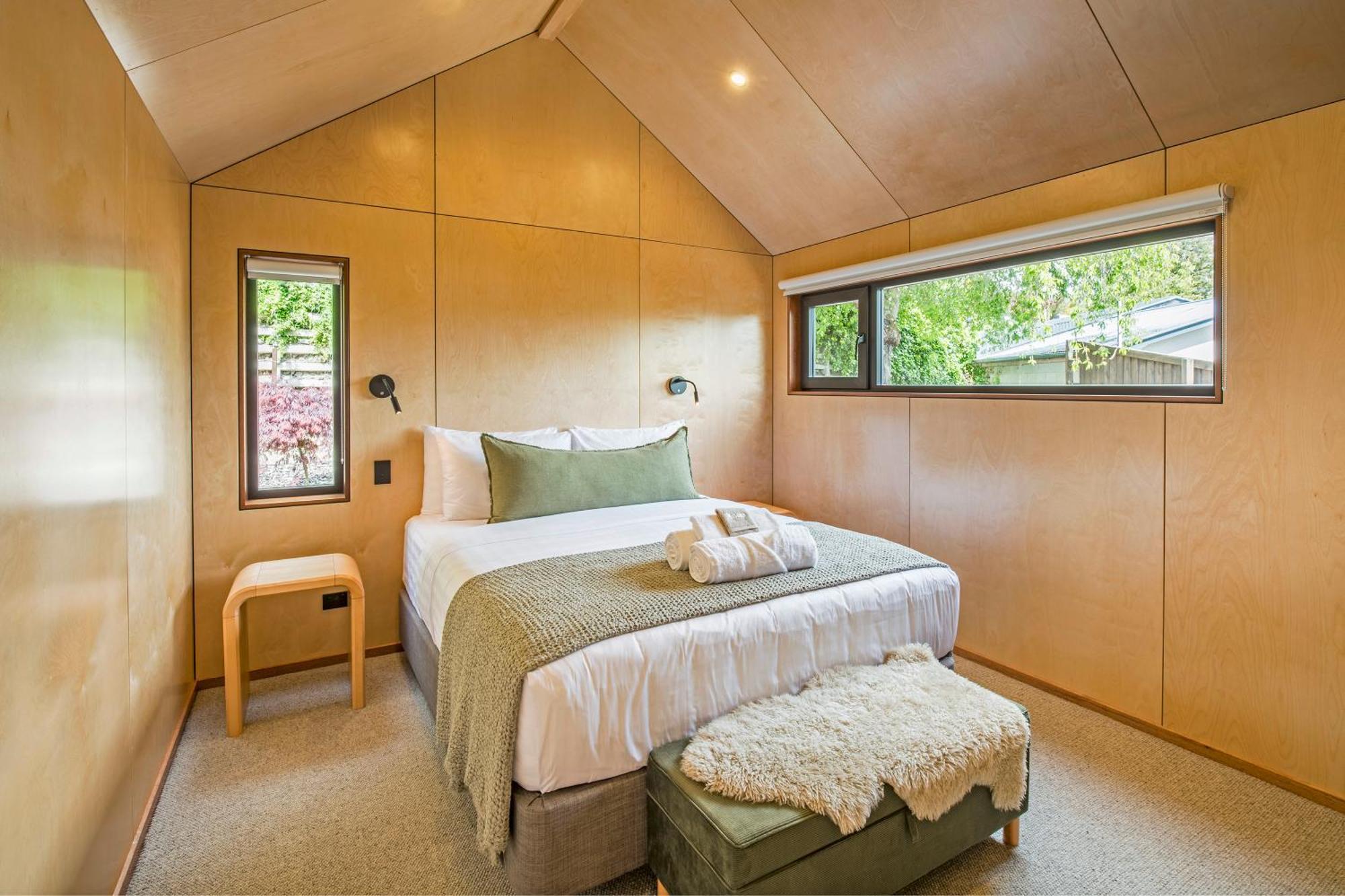 Walnut On Russell Villa Wanaka Exterior photo
