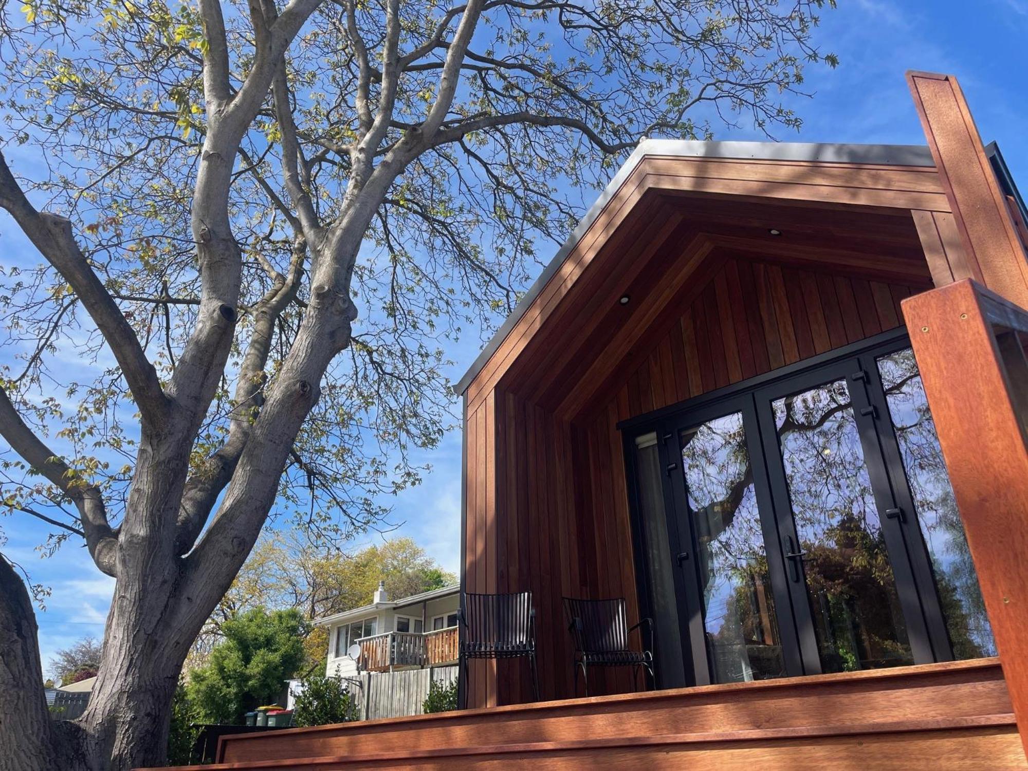 Walnut On Russell Villa Wanaka Exterior photo